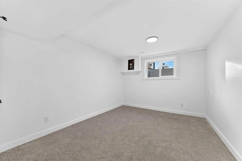 911 Penmeadows Road SE