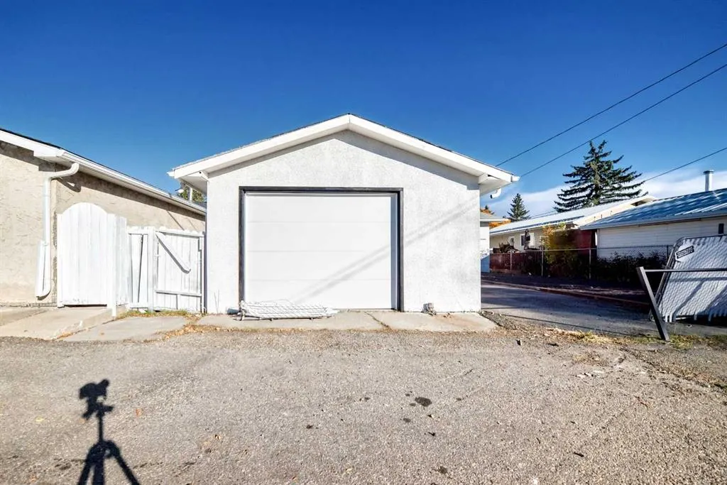 911 Penmeadows Road SE