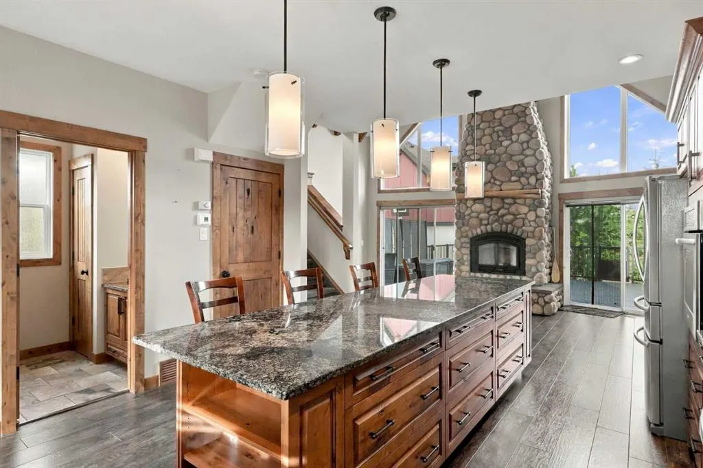 210 Cottageclub Crescent