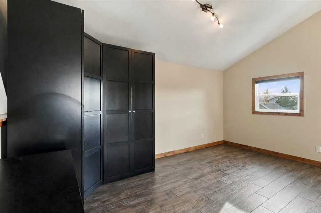 210 Cottageclub Crescent