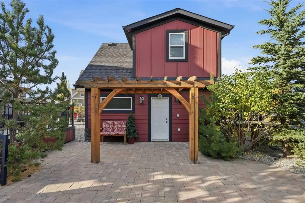210 Cottageclub Crescent