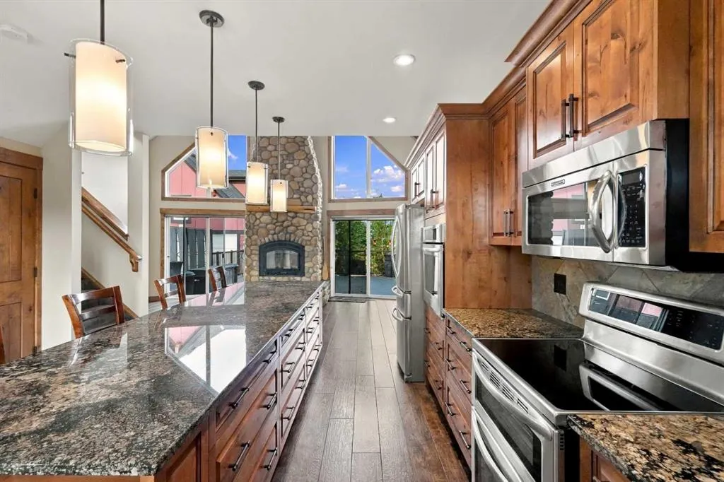210 Cottageclub Crescent