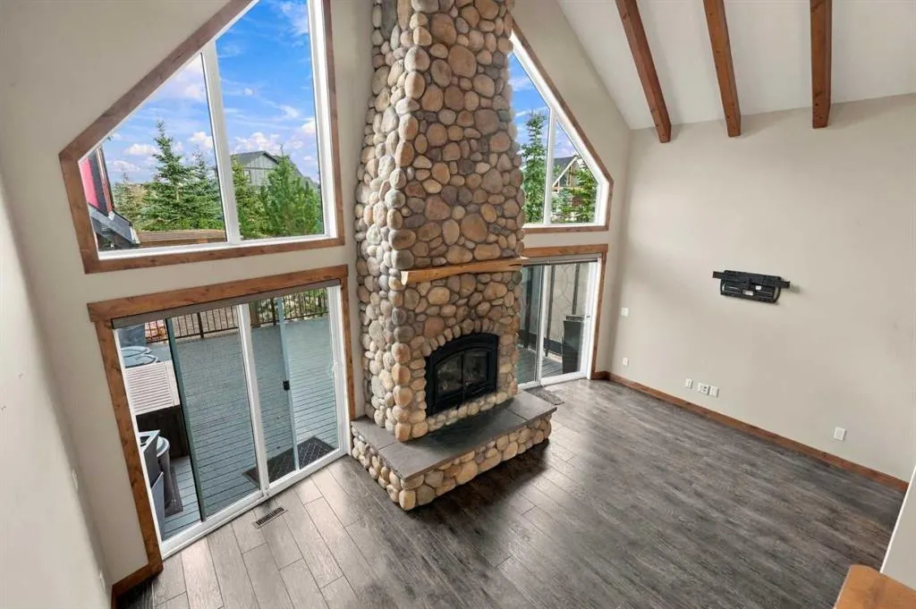 210 Cottageclub Crescent