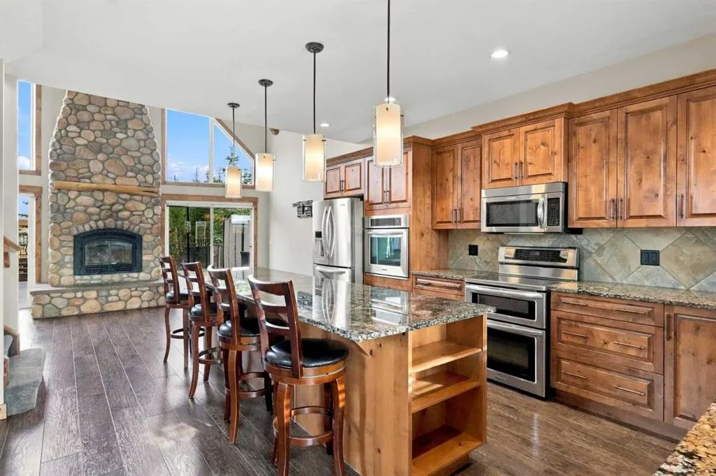 210 Cottageclub Crescent