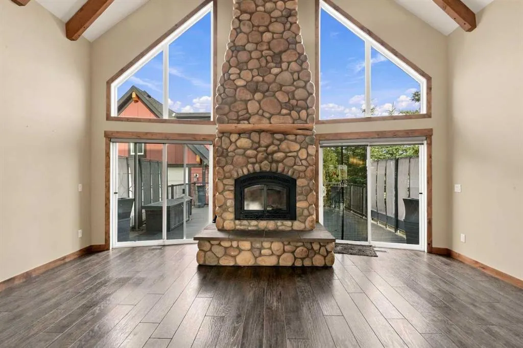210 Cottageclub Crescent