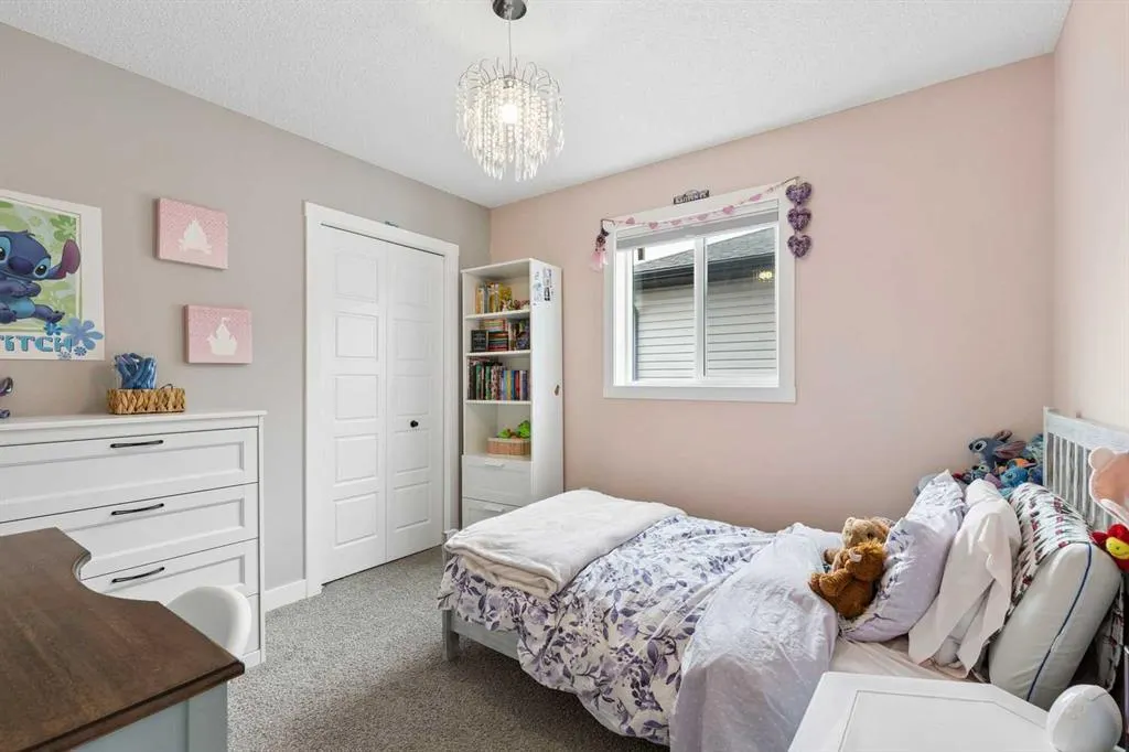 86 Hillcrest Close SW