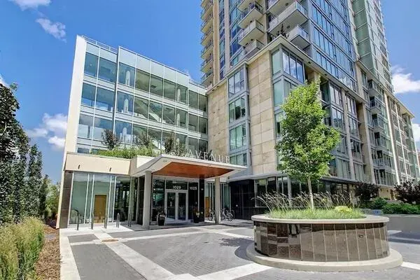 1025 5 Avenue SW #2201