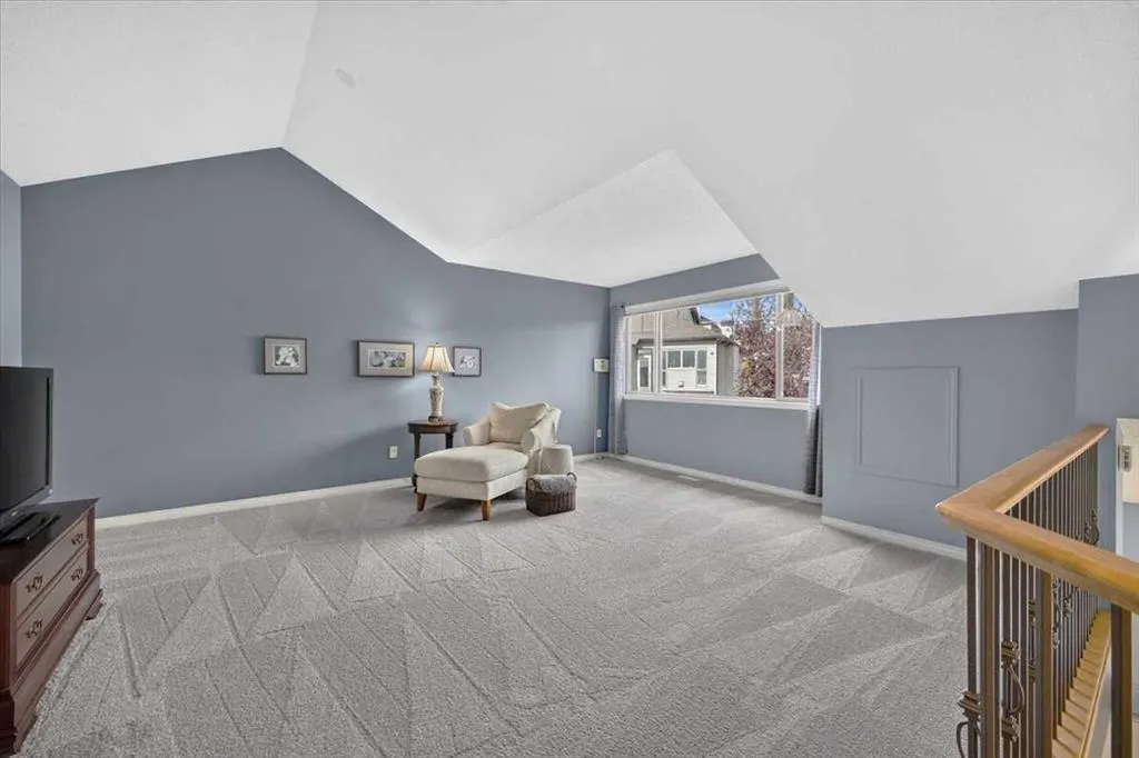 248 Springbank Villas SW
