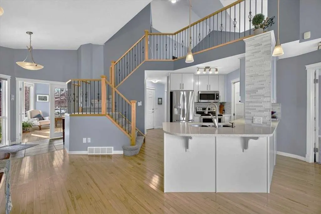 248 Springbank Villas SW