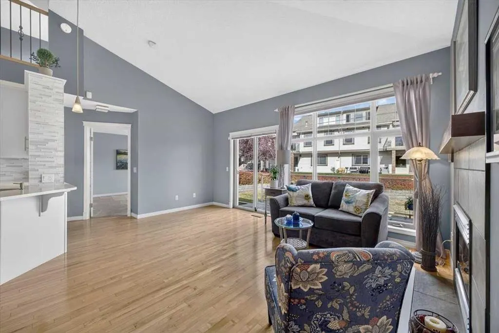 248 Springbank Villas SW