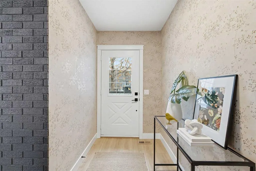 28 Berwick Crescent NW #52