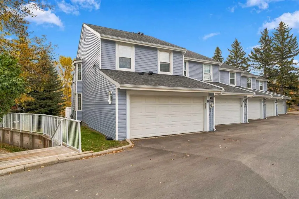 28 Berwick Crescent NW #52