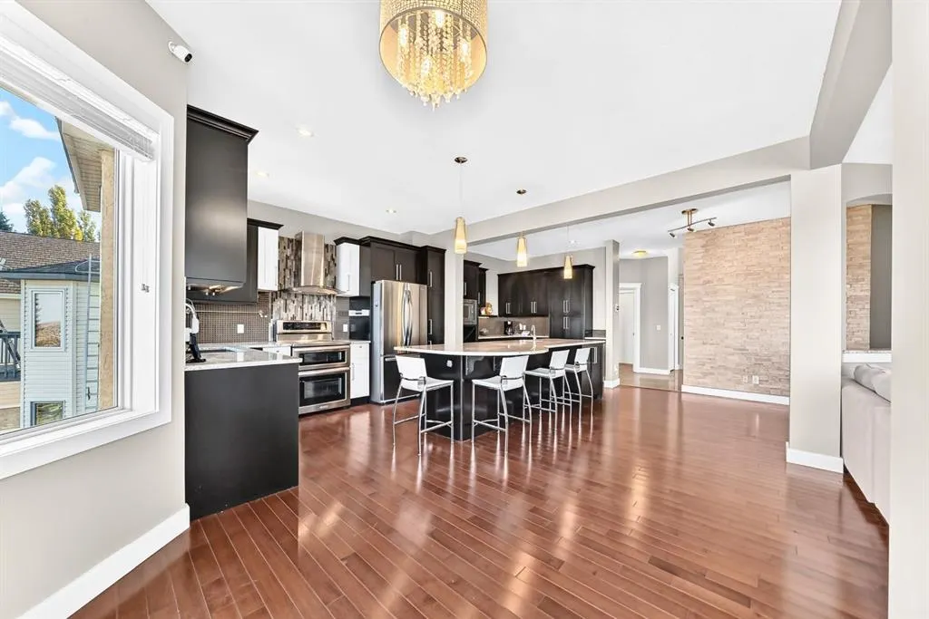 255 Edgebrook Park NW