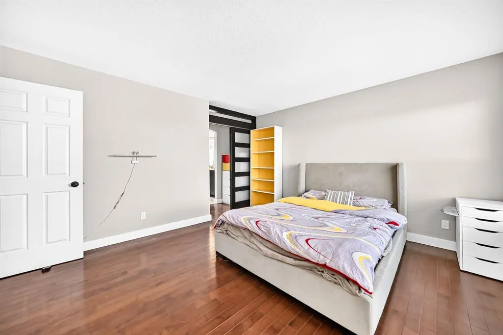 255 Edgebrook Park NW