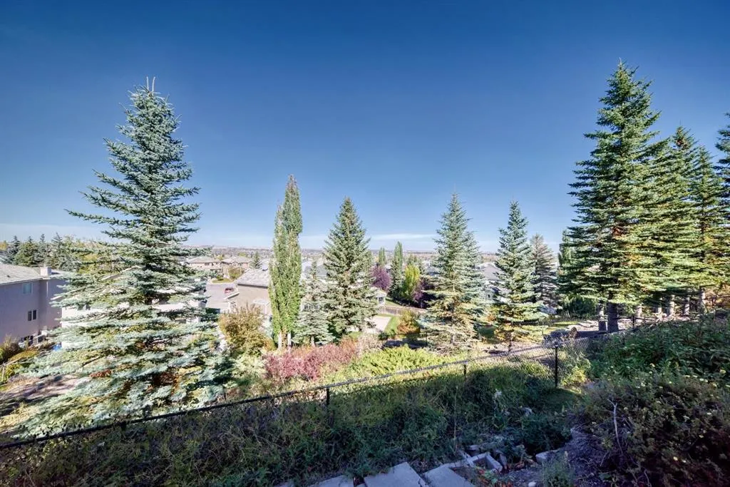 255 Edgebrook Park NW