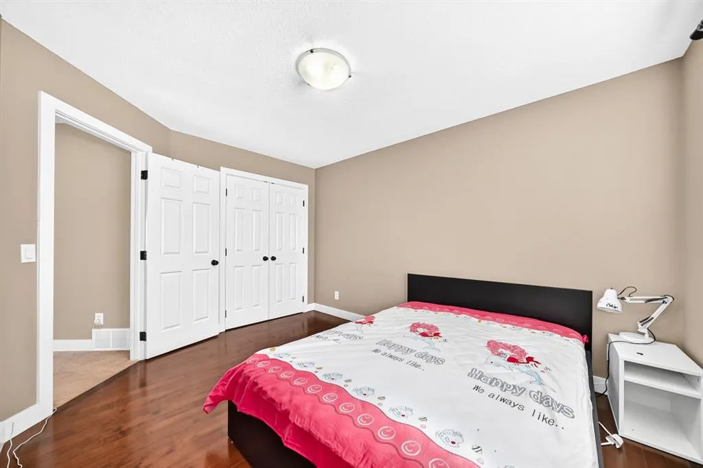 255 Edgebrook Park NW