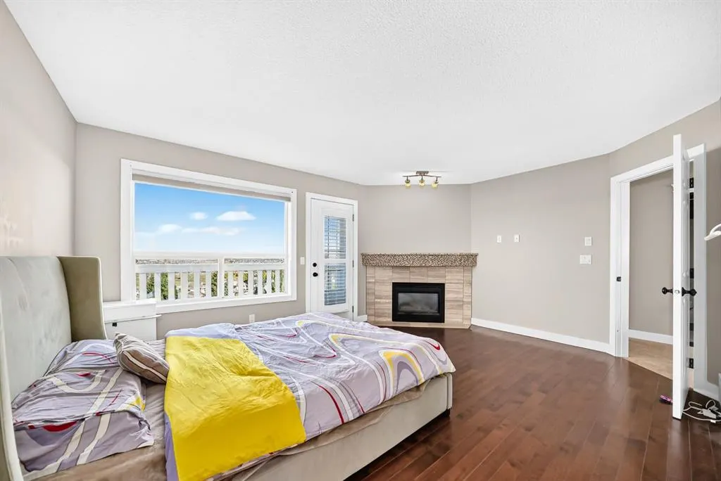 255 Edgebrook Park NW