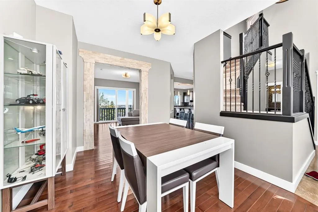 255 Edgebrook Park NW