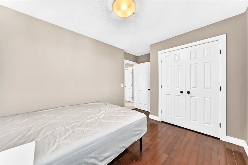 255 Edgebrook Park NW