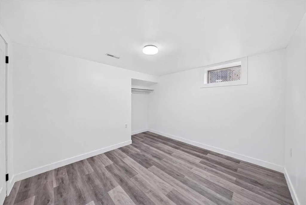 8 Hogarth Crescent SW