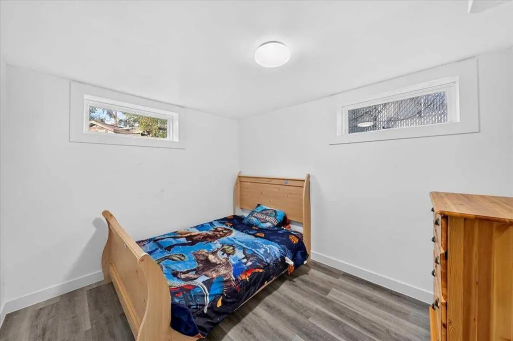 8 Hogarth Crescent SW