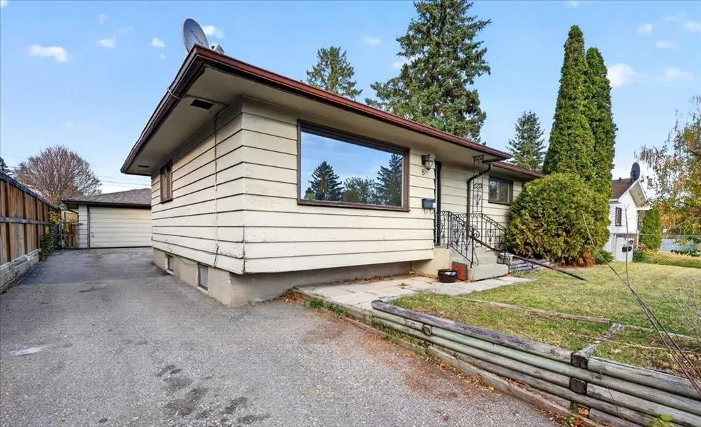 8 Hogarth Crescent SW