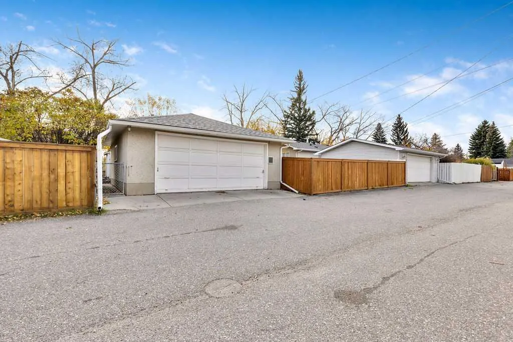 328 Willow Park Drive SE