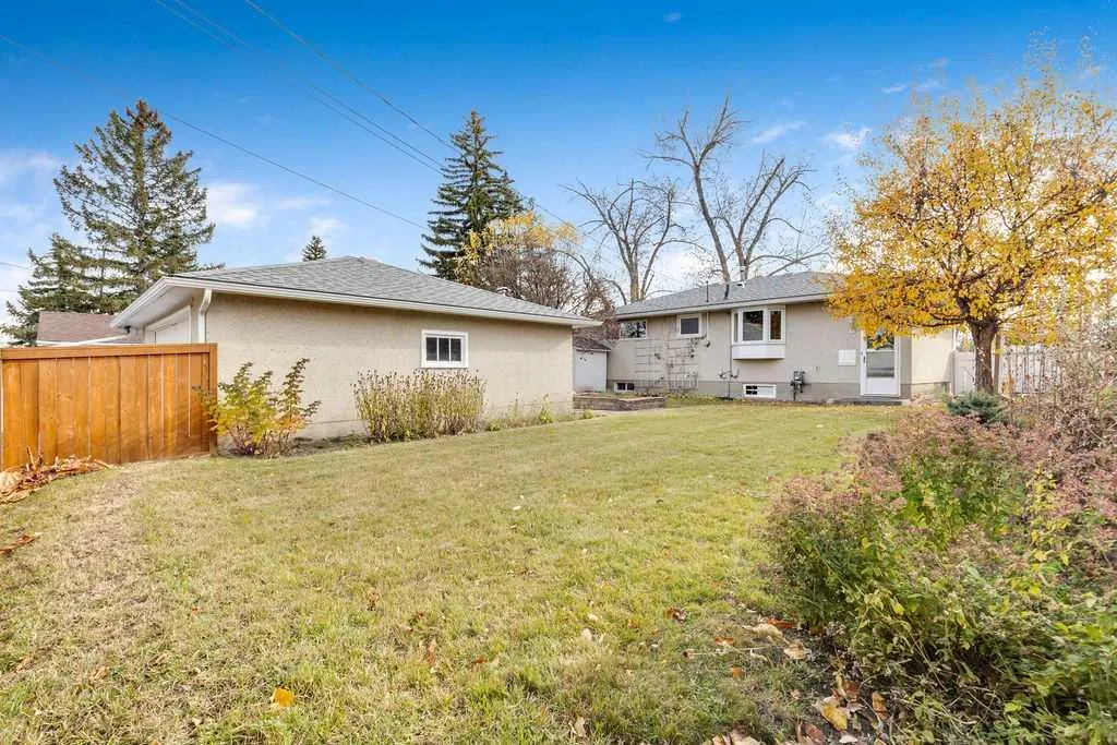 328 Willow Park Drive SE
