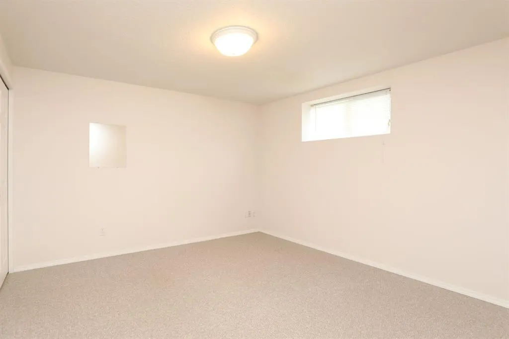 429 S 2 Street W