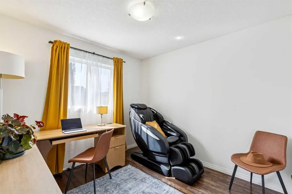 242 Cougar Plateau Mews SW