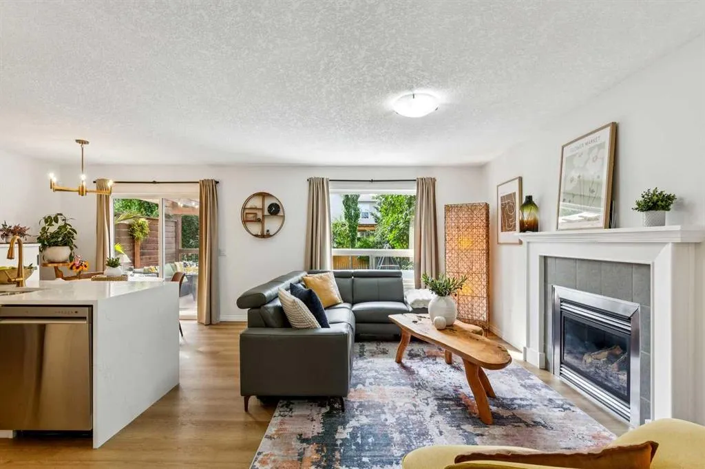 242 Cougar Plateau Mews SW
