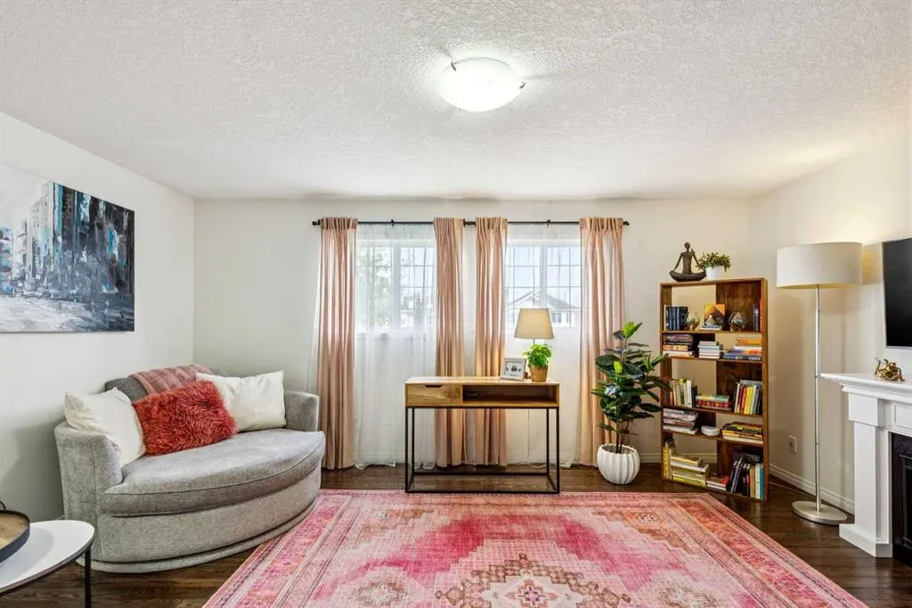 242 Cougar Plateau Mews SW