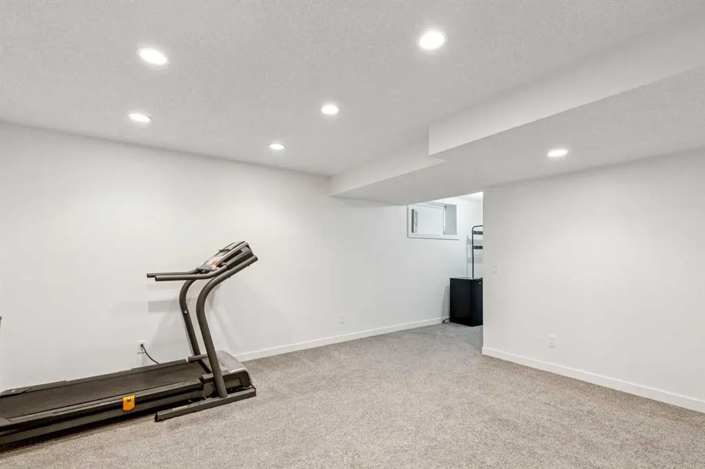 242 Cougar Plateau Mews SW