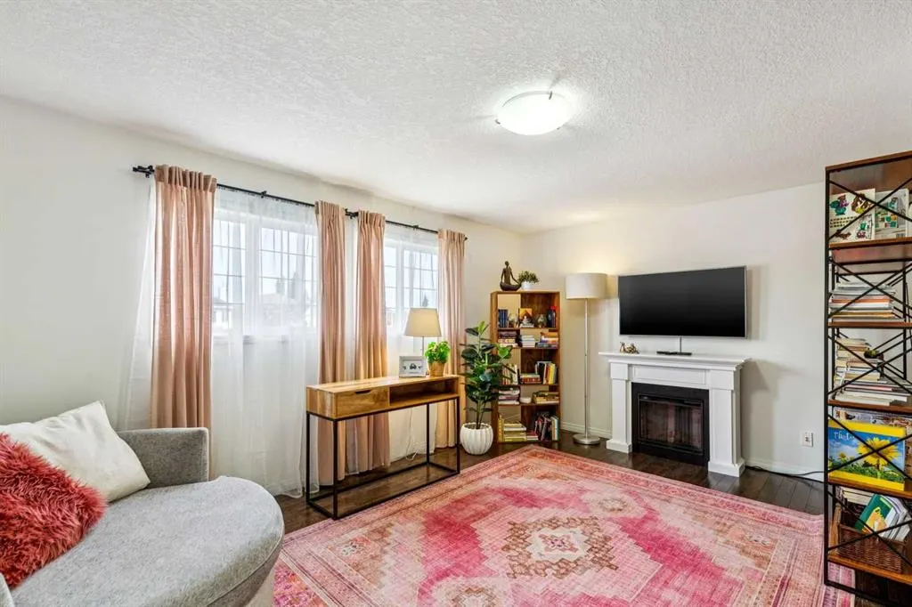 242 Cougar Plateau Mews SW
