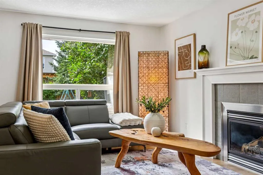 242 Cougar Plateau Mews SW