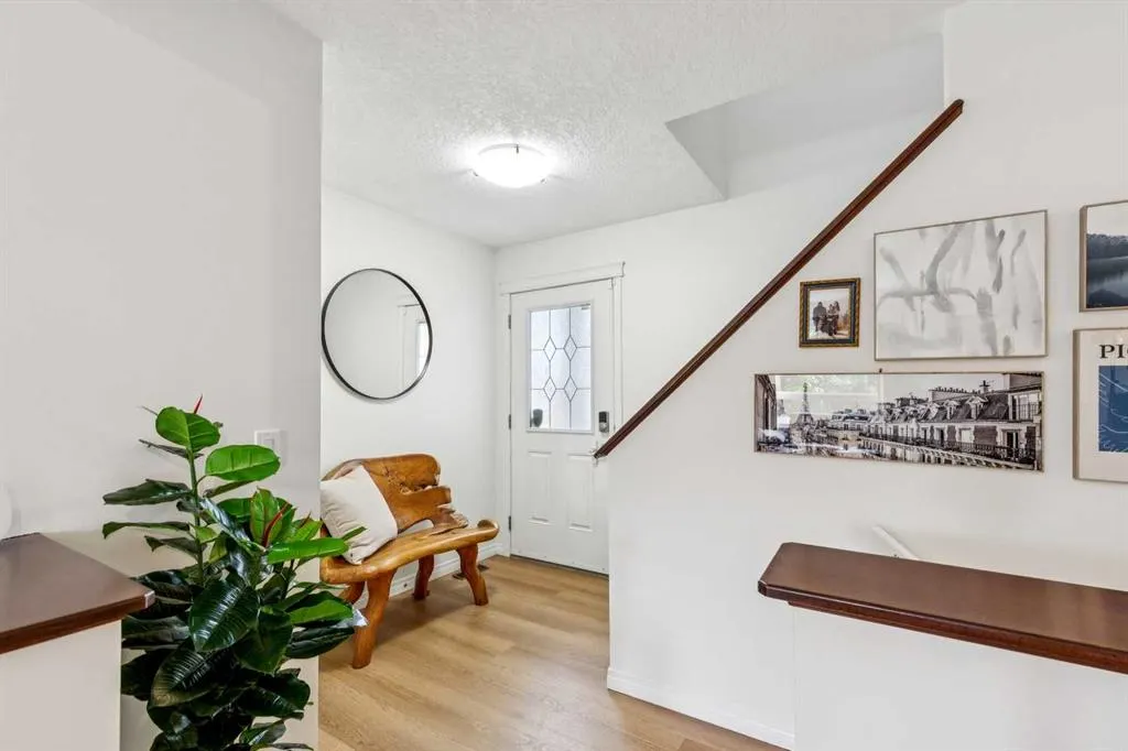 242 Cougar Plateau Mews SW