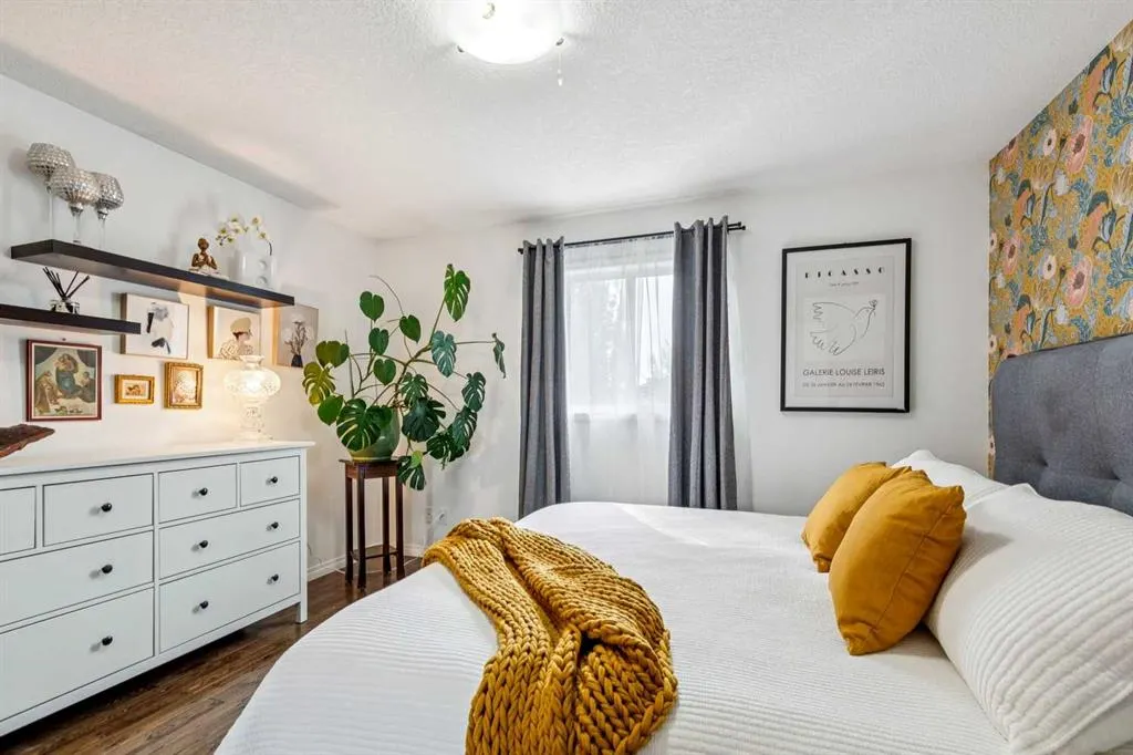 242 Cougar Plateau Mews SW