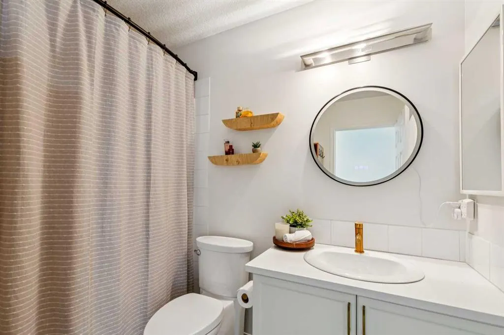 242 Cougar Plateau Mews SW