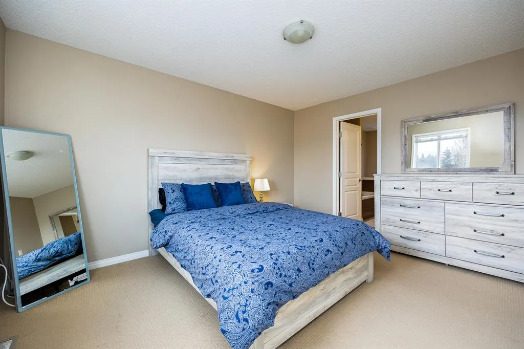 462 Williamstown Green NW