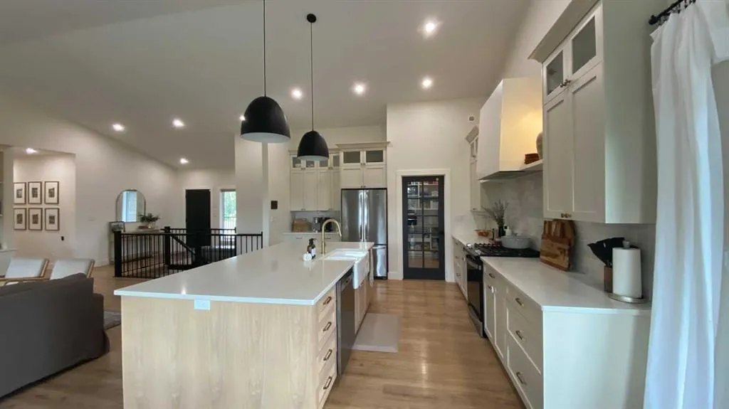 10 Grasslands Road