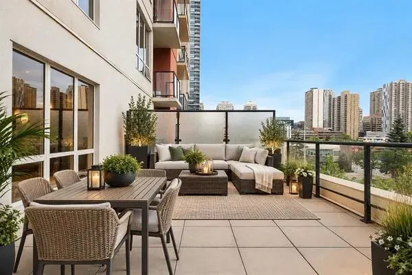 1053 10 Street SW #306