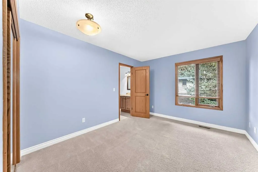 120 Woodacres Drive SW