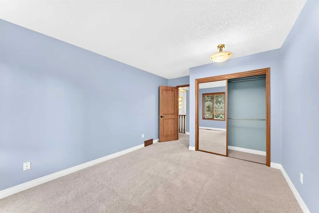 120 Woodacres Drive SW