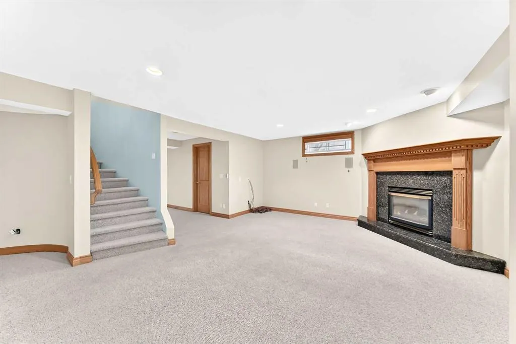120 Woodacres Drive SW