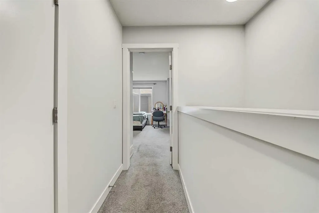 95 Skyview Close NE #708