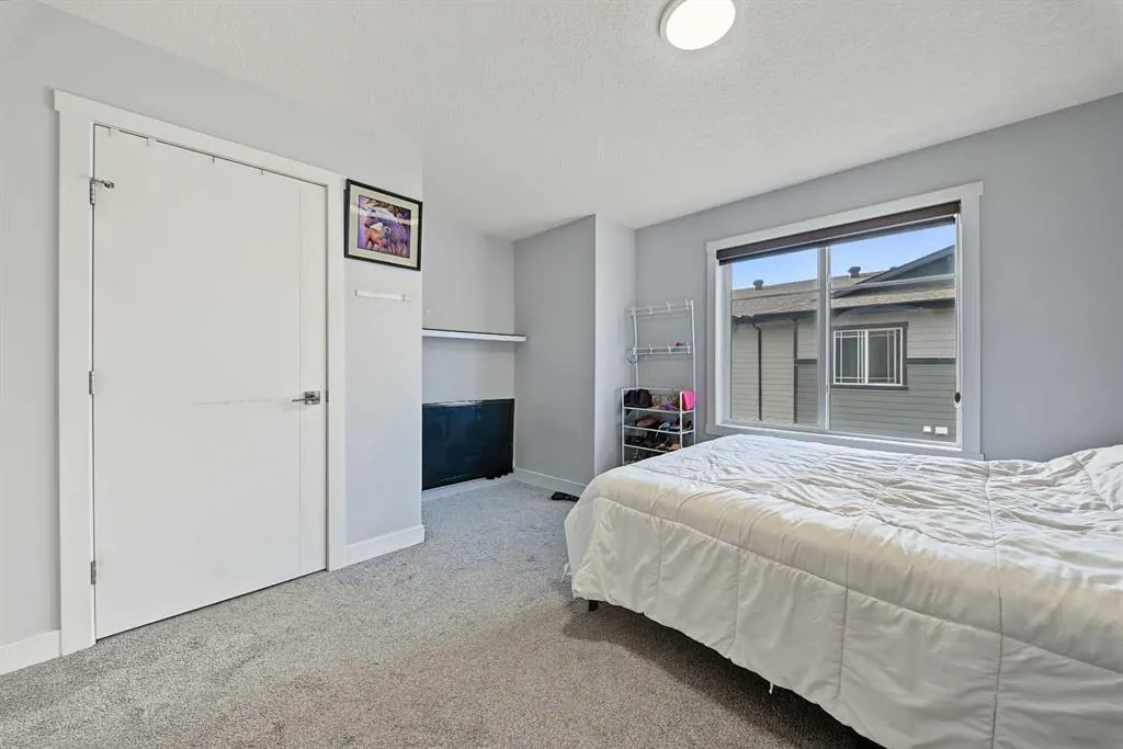 95 Skyview Close NE #708