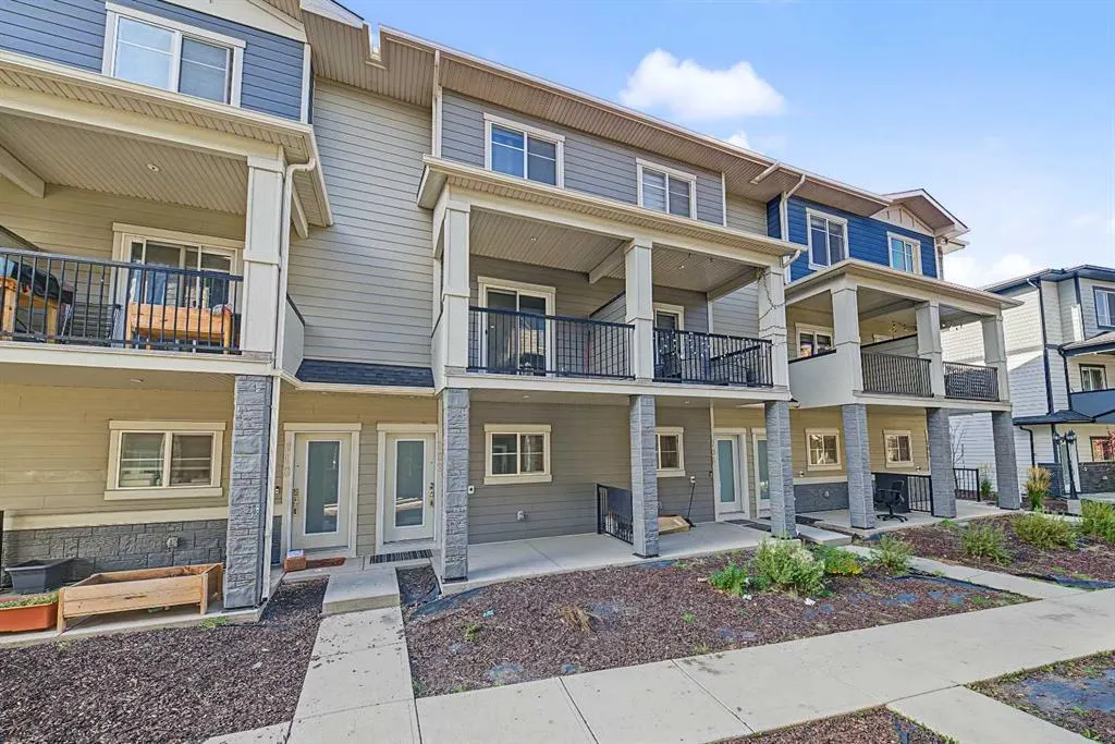 95 Skyview Close NE #708