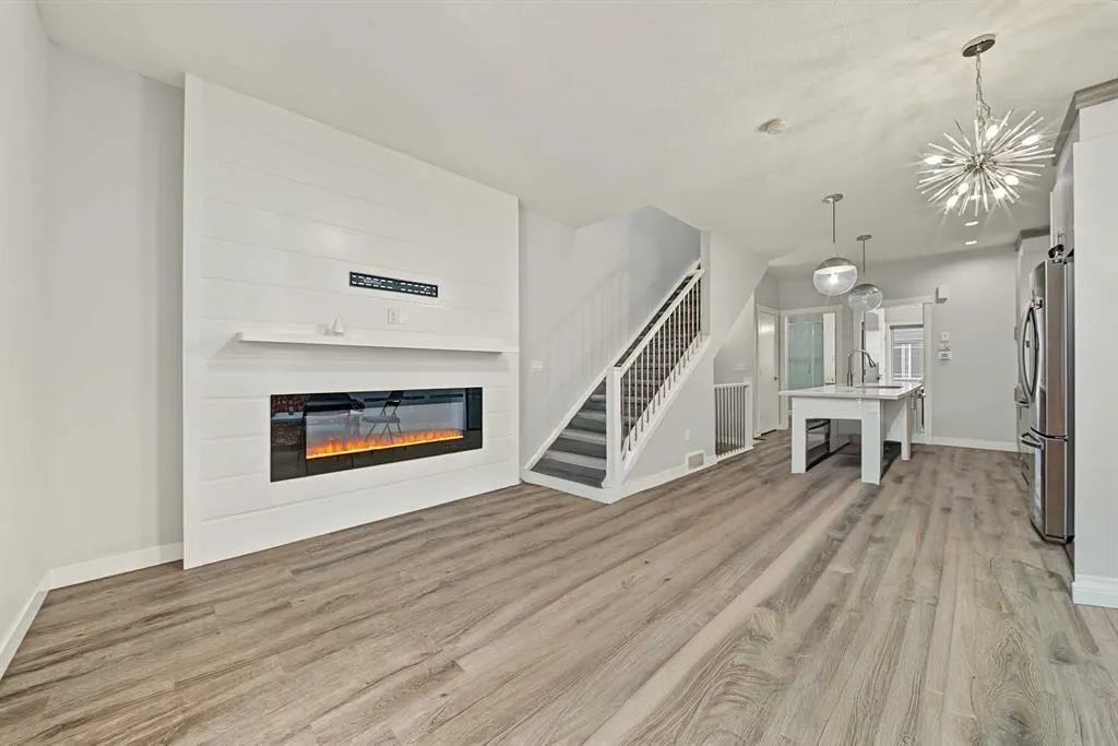 95 Skyview Close NE #708