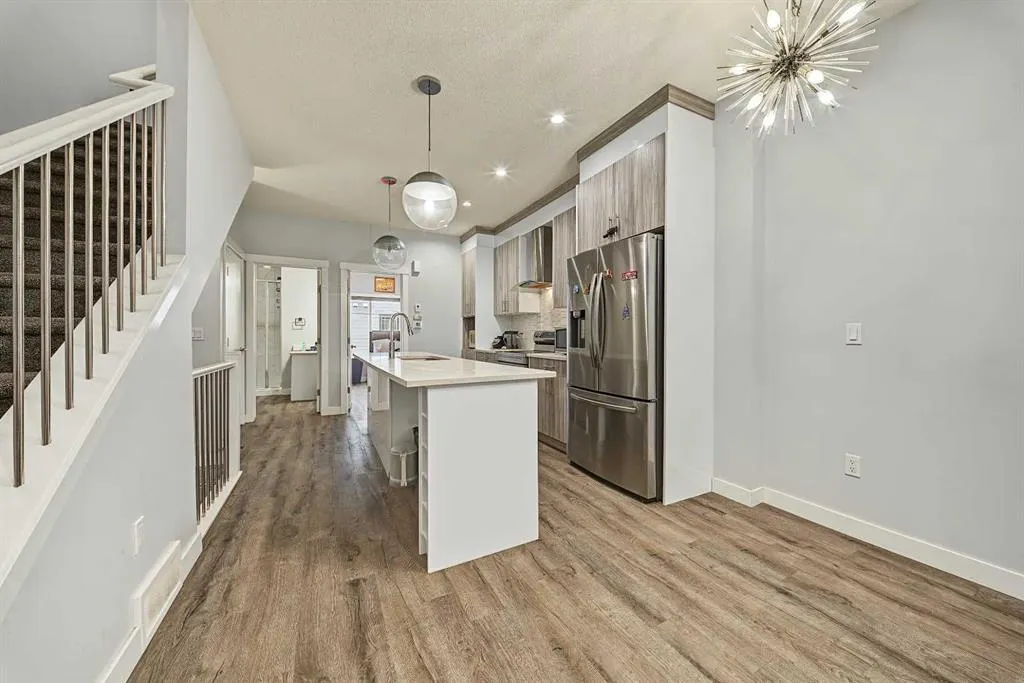 95 Skyview Close NE #708