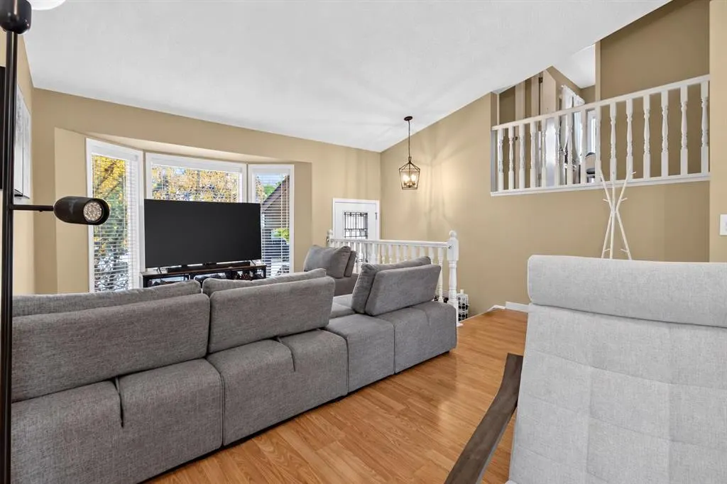 52 Cedargrove Way SW